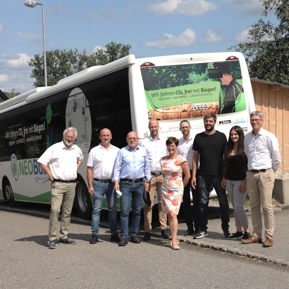 Verkehrsminister Hermann besucht das NEOBus Projekt