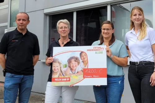 Spendenübergabe an die Stiftung Kinderchancen Allgäu. Von links: Peter Erk, Ute Ehrmann, Michaela Kiebler von Stiftung Kinderchancen Allgäu, Kathrin Ehrmann